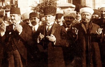 Başkumandan Mustafa Kemal Paşa'nın Cuma Namazı
