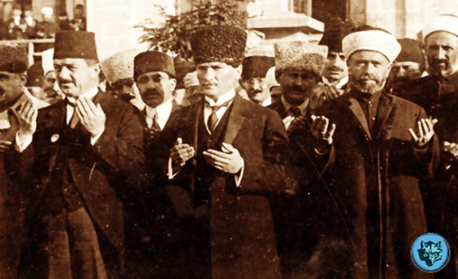 Başkumandan Mustafa Kemal Paşa'nın Cuma Namazı