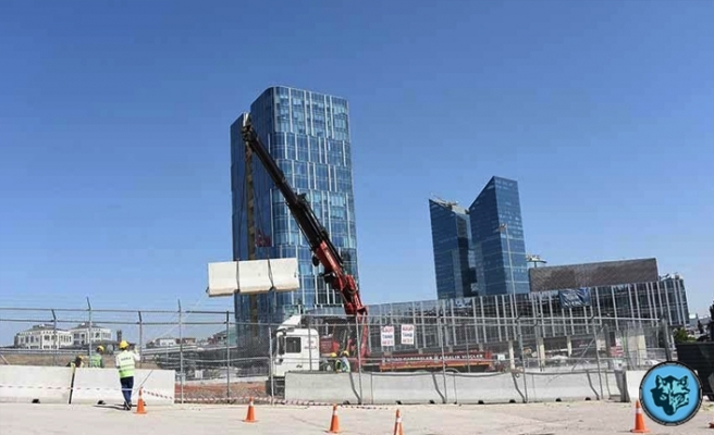 Bırak telefon kırmayı, İnşaata bak!