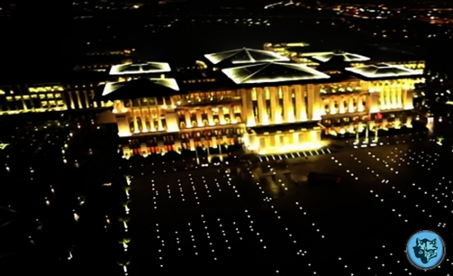 “Saray, birkaç tüccarı zengin etme peşinde”